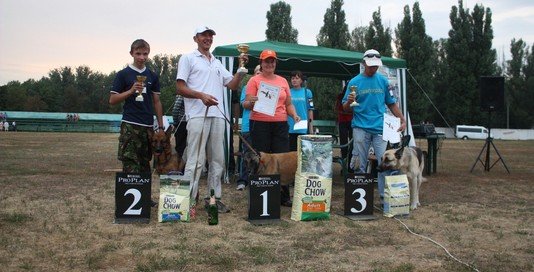 Призеры и победители Всеукраинского чемпионата КСУ  по аджилити. Павлоград, август 2011 года. фото